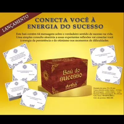 Baú de madeira castanho com cartas brancas e texto promocional em português