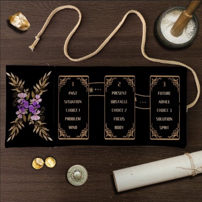Jogo de cartas de tarô preto com flores roxas e douradas e texto em inglês