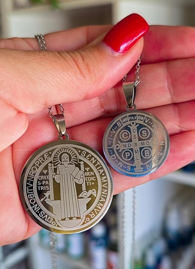 🔮🕯️COLAR MEDALHA de SÃO BENTO – um ESCUDO SAGRADO em forma de Luz