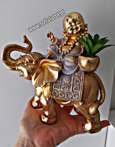 Buda com Elefante Dourado