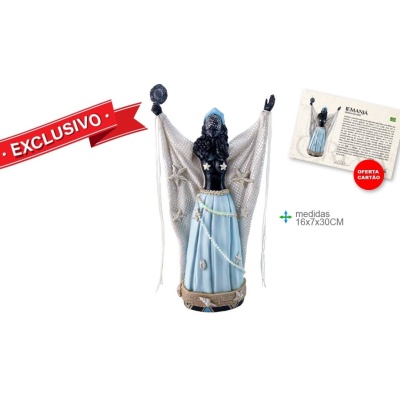 Estátua decorativa feiticeira com vestido azul e rede branca em fundo branco