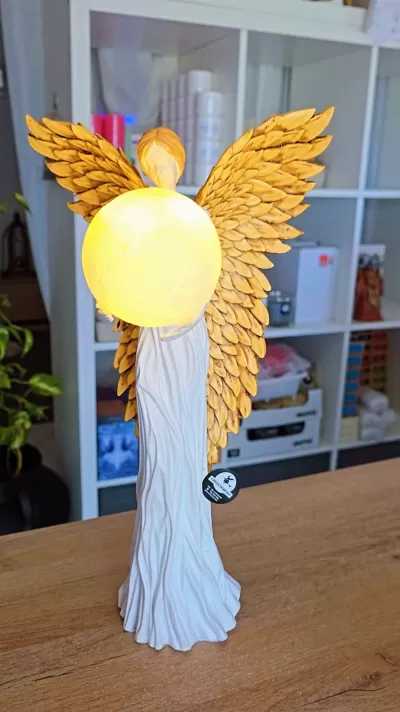 🕊️✨ Anjo da Guarda com Esfera de Luz ✨🕊️