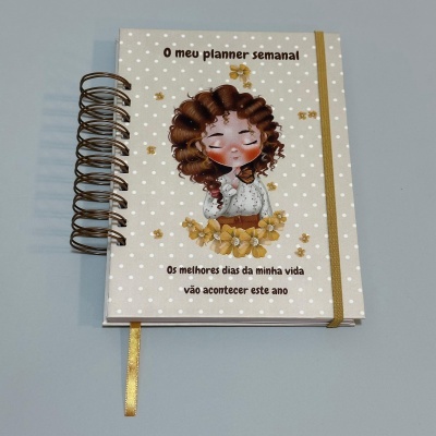 https://www.sofiarte.pt/product/planner-semanal-capa-rigida-os-melhores-dias-da-minha-vida-vao-acontecer-este-ano