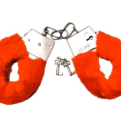 Algemas em caixa coração vermelho