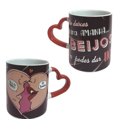 Caneca cerâmica asa coração "Beijos"