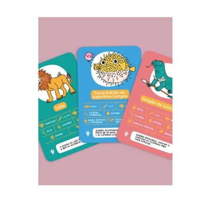 Três cartas de jogo infantil com ilustrações de animais e texto em português.