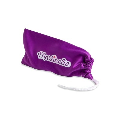 Saco roxo com cordão branco e texto 'Martinelia'