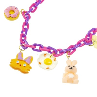 Colar colorido com pendentes divertidos de animais e comida