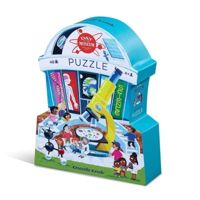 Quebra-cabeça caixa azul com microscópio e crianças desenhadas