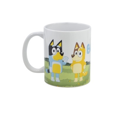 Caneca branca com desenho de cães de desenho animado