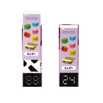 Dois relógios digitais com braceletes preto e branco e etiquetas com textos e ilustrações coloridas.