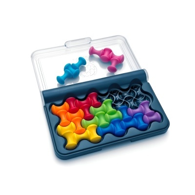 Caixa com peças de encaixe coloridas em silicone sobre tabuleiro azul escuro