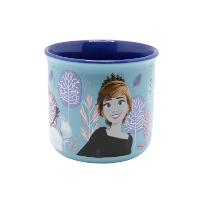 Caneca azul com ilustração feminina e árvores estilizadas