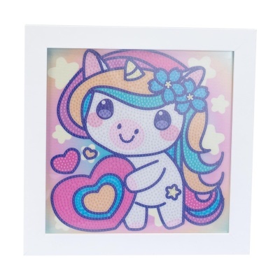 Quadro infantil branco com unicórnio e corações coloridos