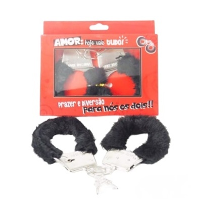Algemas pretas com peluche