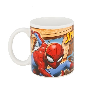 Caneca branca com imagem colorida do Spider-Man em pose dinâmica