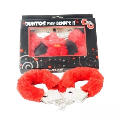 Algemas vermelhas com peluche