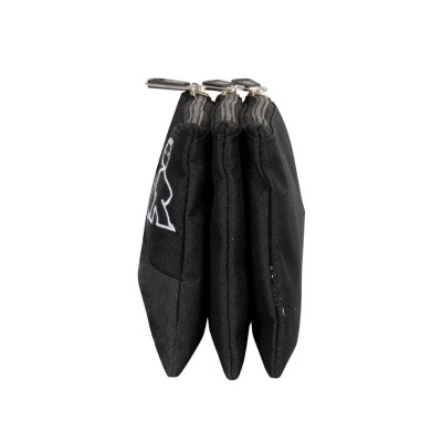 Carteira ou bolsa preta com três compartimentos separados por fechos de correr