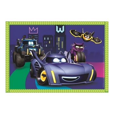 Ilustração de veículos animados com tema morcego num cenário urbano ao anoitecer