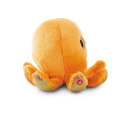 Pelúcia de polvo laranja com ventosas coloridas em fundo branco