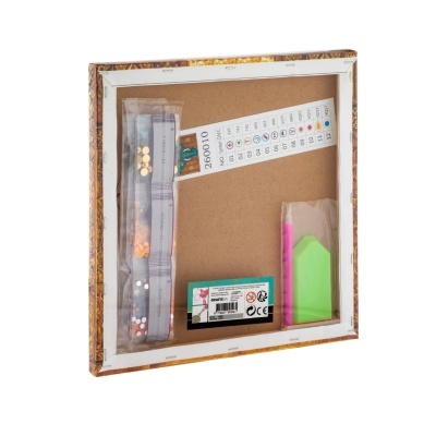 Moldura quadrada para pintura por números com acessórios visíveis