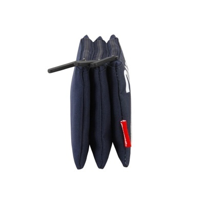 Carteira azul escura de tecido com três compartimentos e fecho de correr