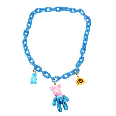 Colar azul com 3 pendentes coloridos em plástico