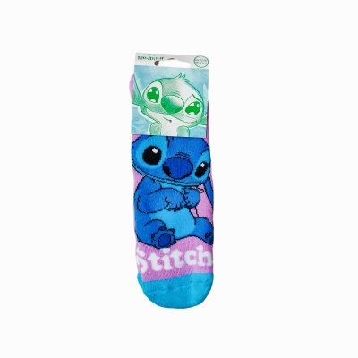 Meias coloridas com personagem Stitch e etiqueta com o mesmo personagem