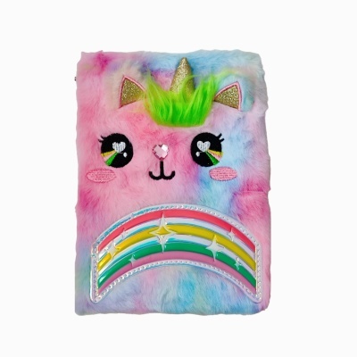Caderno com capa felpuda colorida com rosto e chifre de unicórnio e arco-íris