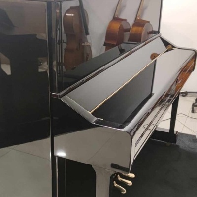 Piano Yamaha U1