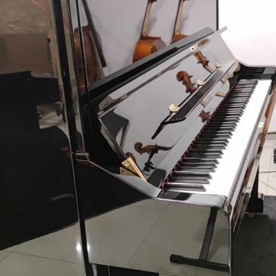 Piano Yamaha U1