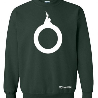 Camisola verde escuro com círculo branco e texto SOS ANIMAL