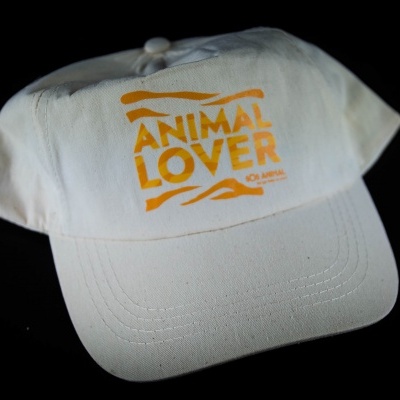 Boné branco com bordado laranja ANIMAL LOVER