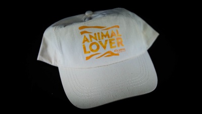 Boné branco com bordado laranja ANIMAL LOVER