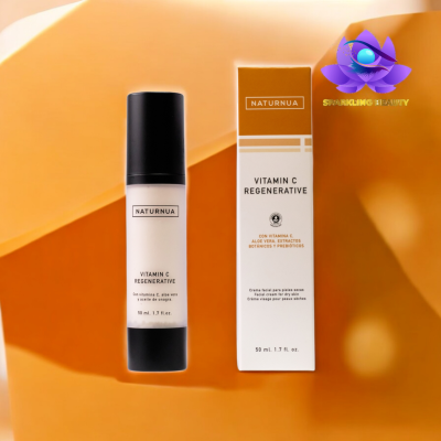Frasco e caixa de creme facial NATURNUA Vitamin C Regenerative em fundo laranja
