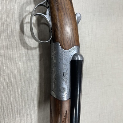 Espingarda de canos duplos com madeira e metal