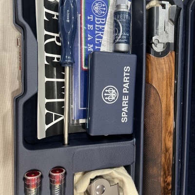 Conjunto de peças e ferramenta para arma Beretta em estojo azul