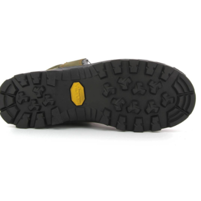 Sola preta de sapato ou bota com etiqueta 'VIBRAM' amarela