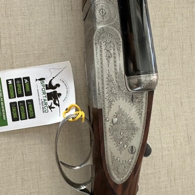 Espingarda canos duplos com gravuras florais e madeira escura