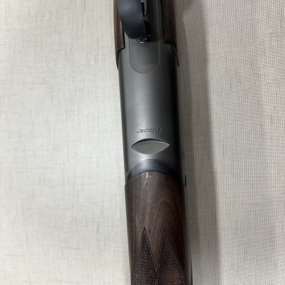 Espingarda com detalhe em madeira e metal com gravação Legacy