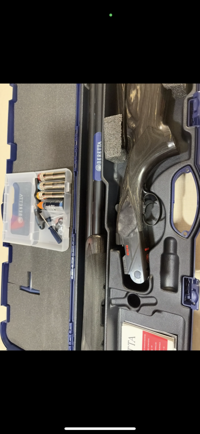 Estojo Beretta 686 com espingarda e munições
