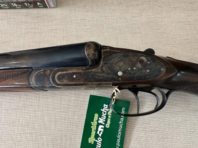 Espingarda de canos paralelos com etiqueta verde da Paulo Mucha
