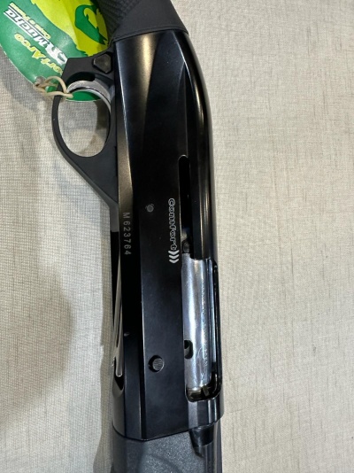 Espingarda preta brilhante com punho texturizado e texto ComforTech N 623764