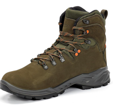 Bota de trekking verde-oliva com detalhes laranja e sola preta
