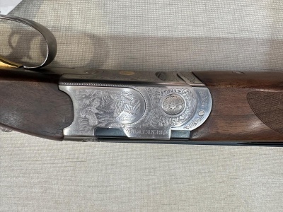 espingarda em madeira e metal com gravações e texto FRANCHI SPECIAL