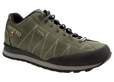 Ténis desportivo verde com sola preta e cinzenta