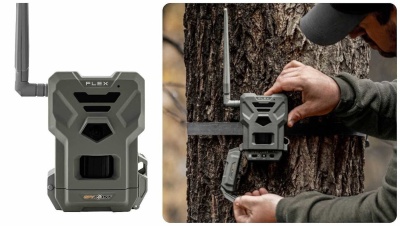 Câmara de caça cinza com antena fixada a uma árvore