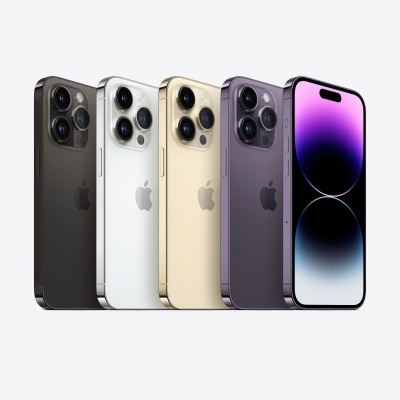 Cinco iPhones 14 Pro em várias cores alinhados