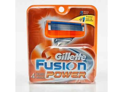 Embalagem de cartuchos Gillette Fusion Power para barbear com 4 lâminas num design laranja e azul