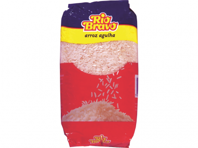 Pacote de arroz agulha Rio Bravo com cores vermelho, amarelo e azul